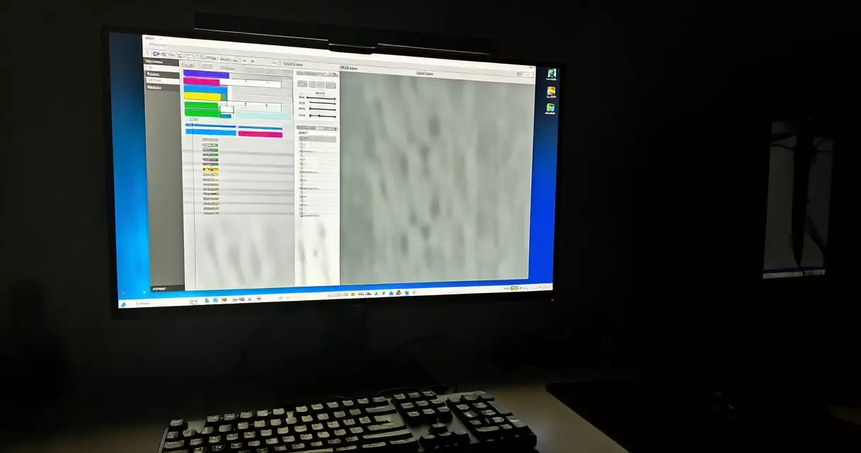 OBS Studio interface showing scene management, source layers, audio mixer, and stream controls